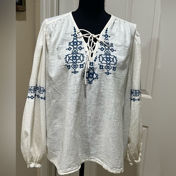 OLD NAVY LACE UP EMBROIDERED POET BLOUSE CREAM COLOR SIZE L. - Picture 3 of 10
